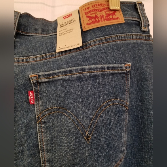 NWT Levi's Classic Boot Cut Women's Blue Jeans Size 14 W32 L32 Mid Rise - Picture 8 of 16